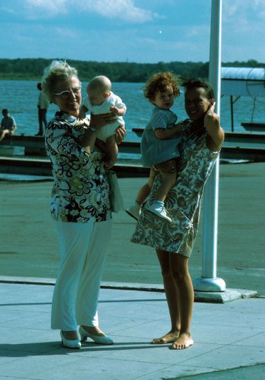  with Leonard's mother holding Dave, Wendy holding Anita